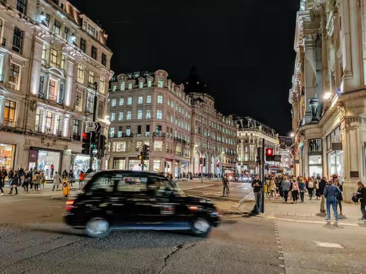 Off Oxford Circus! Large Unique Artist'S Family And Friends Home Лондон Экстерьер фото